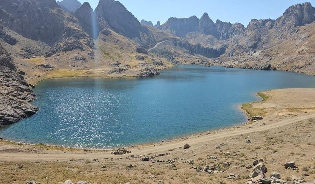 Cilo Dağları eteklerindeki göller hayran bırakıyor