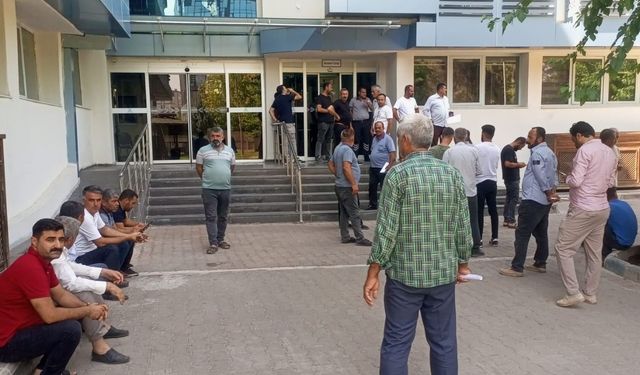 Diyarbakır'da DEDAŞ'a tepki; Yaprakbaşı Köyü sakinleri oturma eylemi başlattı!