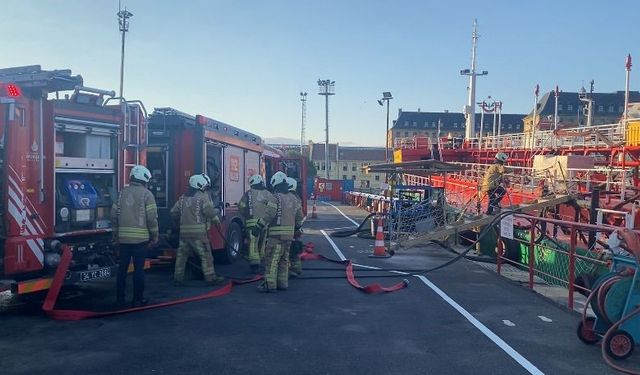 Haydarpaşa Limanı’nda yakıt ikmal gemisinde yangın
