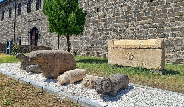 Diyarbakır Müze Müdürlüğü'nden bir ilk daha: 600 yıllık koç ve koyun başlı mezar taşları