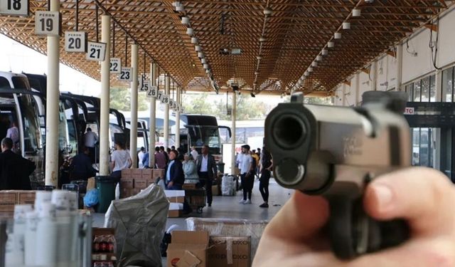 Biz kime güveneceğiz; Uzman çavuş, geç gelen otobüsün görevlisine silah çekti