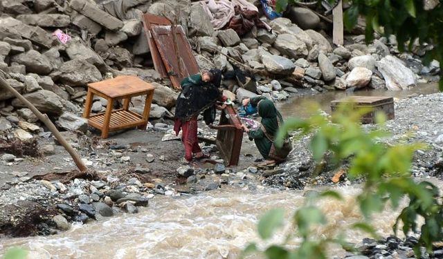 Pakistan'da sellerden dolayı ölenlerin sayısı yükseldi