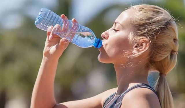 Kısa sürede 8 litre su içti, beyin hücreleri şişti