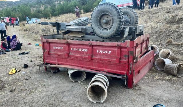 Tarım işçilerini taşıyan traktör devrildi: 1 ölü