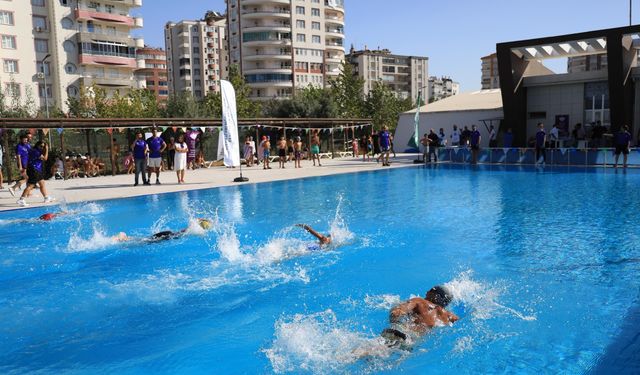 Diyarbakır’da binlerce çocuk, kadın ve engelli havuzla buluştu