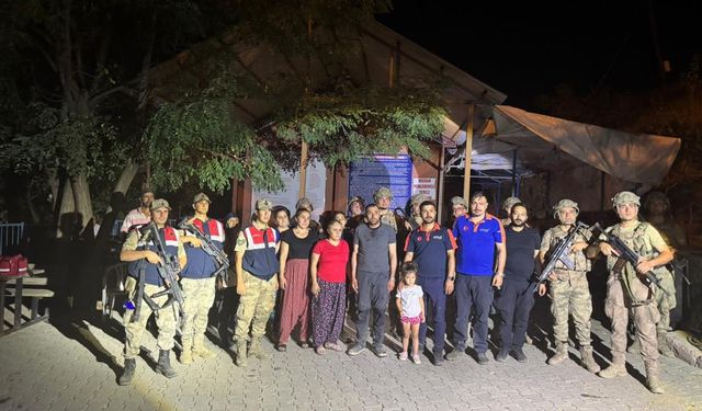Ayılar nedeniyle mahsur kalan 6 kişilik aile kurtarıldı