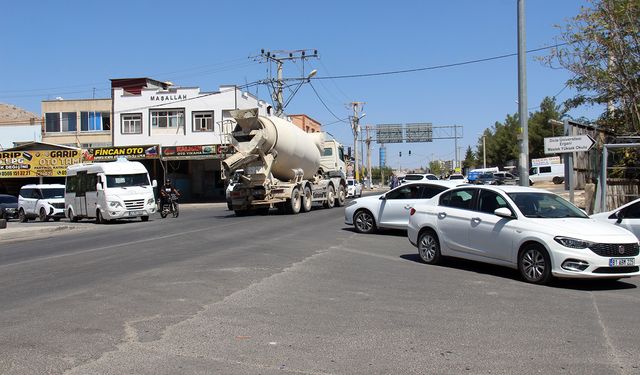 Diyarbakır’ın bu kavşağında öğrenciler her gün ölümle burun buruna