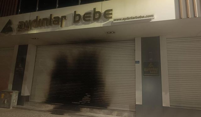 Mağazayı ateşe verip video çekti