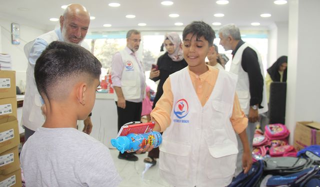 Diyarbakır’da öğrencilere kırtasiye desteği