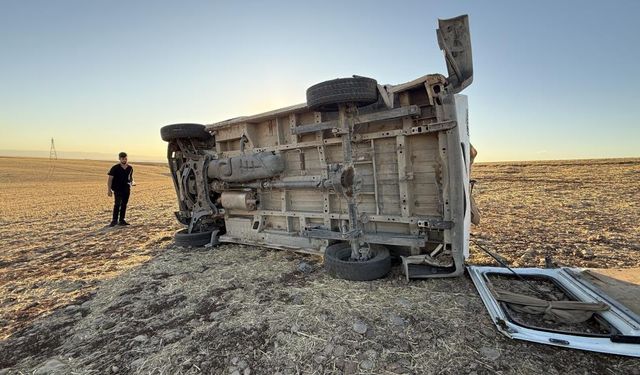 Diyarbakır'da öğrenci servisi ile otomobil çarpıştı: Çok sayıda yaralı