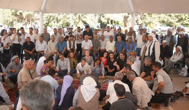 Diyarbakır eşbaşkanlarından saldırıya uğrayan tarım işçisinin ailesine ziyaret
