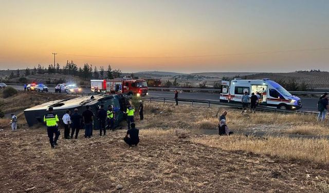 Şanlıurfa'da yolcu otobüsü devrildi: 3’ü ağır 27 yaralı