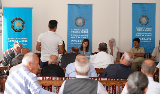 Diyarbakır Eşbaşkanı Bucak, muhtarlarla buluştu