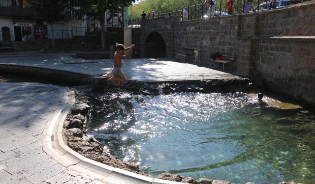 Diyarbakır’da çocuklar Anzele'den vazgeçmiyor