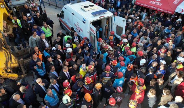 Gebze'de çöken binanın enkazından 1 kişi sağ çıkarıldı