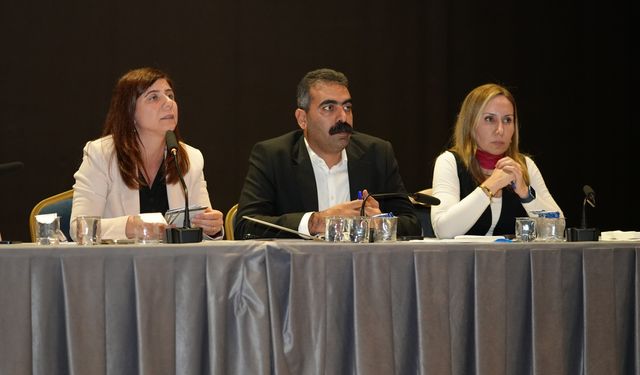 Diyarbakır’da Eşbaşkanlar, ulaşımda görev yapan emekçilerle buluştu