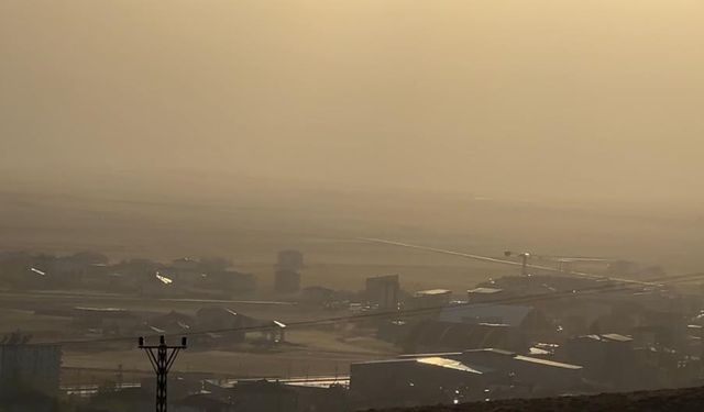 Hakkari'de toz bulutu etkili oldu