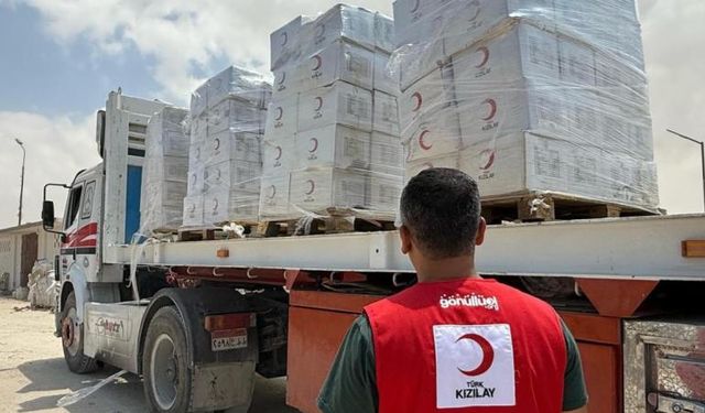 Türk Kızılay'ın yardım tırları Gazze'ye ulaştı