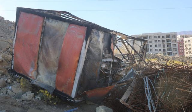 Alevlerin arasına dalan operatör facianın önüne geçti