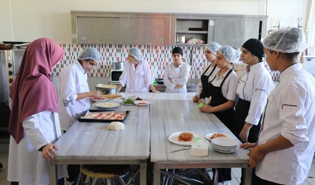 Diyarbakır’da yemek fabrikası gibi okul