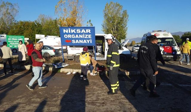 İki işçi servisi çarpıştı: Yaralılar var