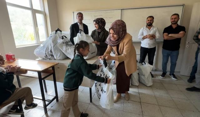 Fedakar öğretmenler yüzleri güldürdü