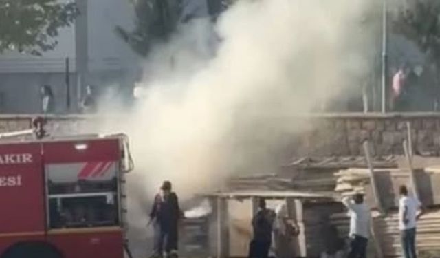 Bu ne sorumsuzluk? Diyarbakır’da okulun önünde yangın