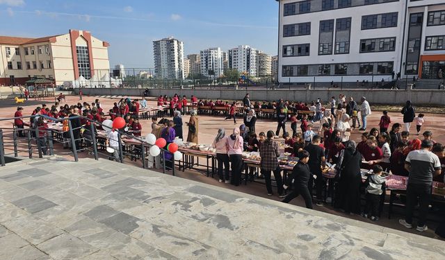 Diyarbakır’da Cahit Arf Ortaokulundan anlamlı etkinlik