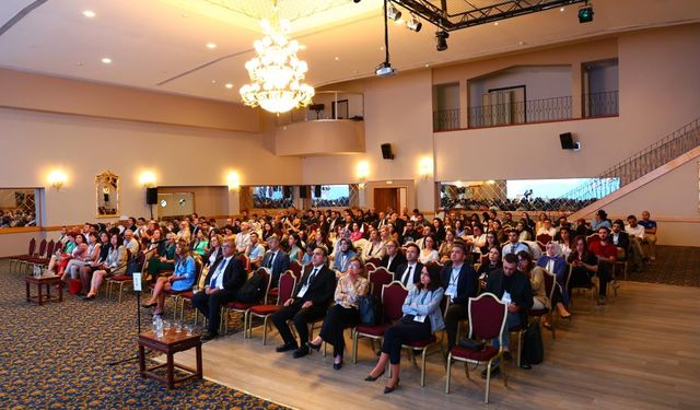 Göz hekimleri Elazığ'da toplandı