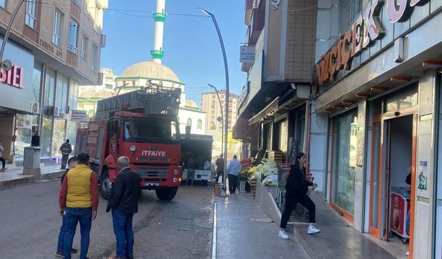 Siirt’te binada yangın: 7 kişi dumandan etkilendi