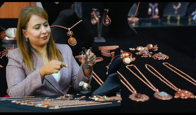 Diyarbakır’da eski kablolar sanata dönüştü: “Sıfır atık”la bakırdan takıya