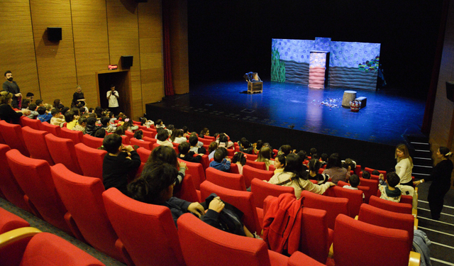 Diyarbakır’da Zarokistanlı minikler tiyatro keyfi yaşadı