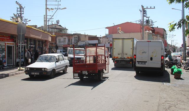 Diyarbakır Ergani’de trafik ve otopark sorunu çileye dönüştü