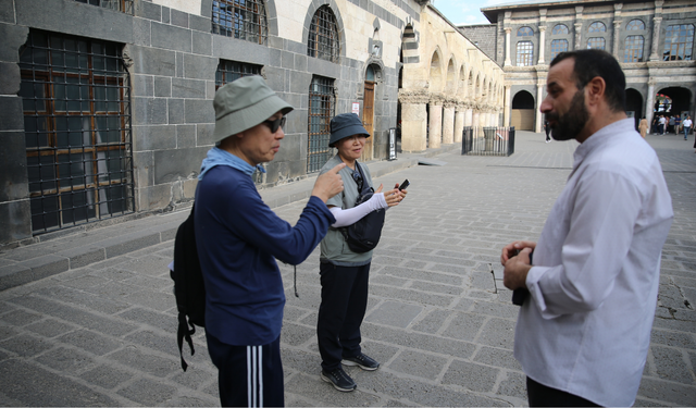 Diyarbakır'da imamlardan tarihi camilerde 4 dilde rehberlik
