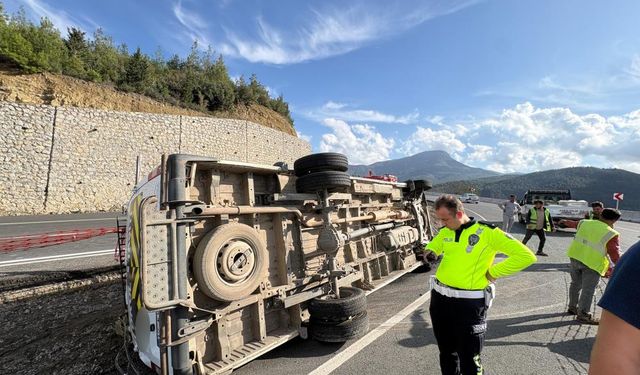 Yolcu minibüsü şarampole devrildi: Çok sayıda yaralı
