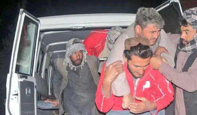 Afganistan'da 6,3 büyüklüğünde deprem; Çok sayıda ölü ve yaralı var