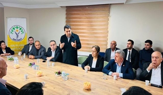 Ahmet Özer’den, DEM Parti Esenyurt İlçe Başkanlığı’na ziyaret