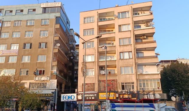 Diyarbakır’da 50 yıllık apartmanlar ölüm saçıyor