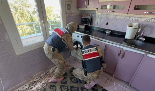 Şanlıurfa'da çamaşır makinesinden 12 tabanca çıktı