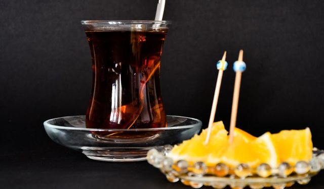 Çayın yanındaki limona para isteyen işletmeye ceza yağdı