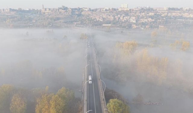Diyarbakır’ın tarihi mekanları sisle gizemli bir atmosfer kazandı