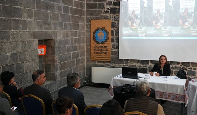 Yazar Parlak, Diyarbakır mutfağının zenginliğini anlattı