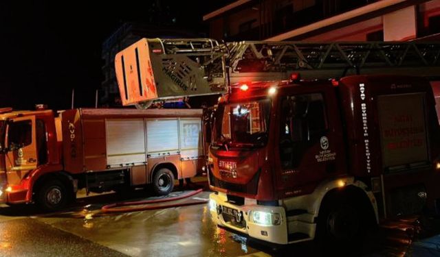 Hatay'da oto galeri yangını: Ölü ve yaralılar var