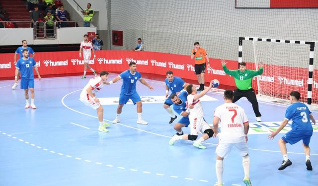 Milli Hentbolcular Kıbrıs Rum Kesimi'ni farklı yendi