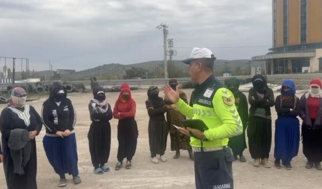 Kapasitesi 15 kişi olan minibüsten 30 işçi çıktı