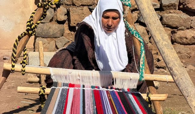 Diyarbakır’da el dokuması halılar gelenekle yeniden hayat buluyor