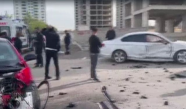 Diyarbakır'da 2 otomobilin karıştığı kazada 2 kişi yaralandı