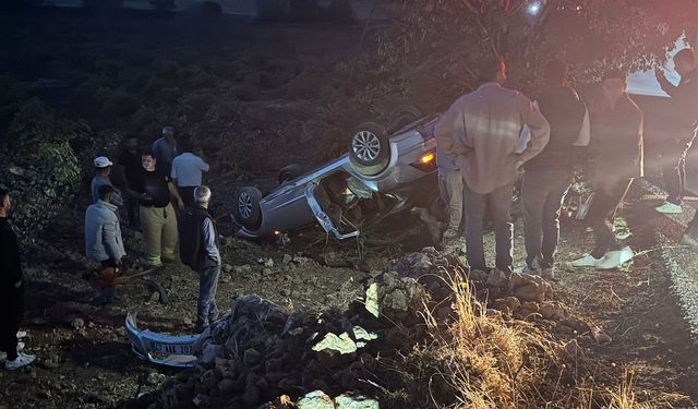 Mardin'de devrilen otomobildeki 3 kişi yaralandı