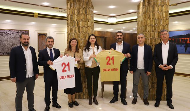 Amedspor Yönetiminden Büyükşehir Eşbaşkanlarına ziyaret