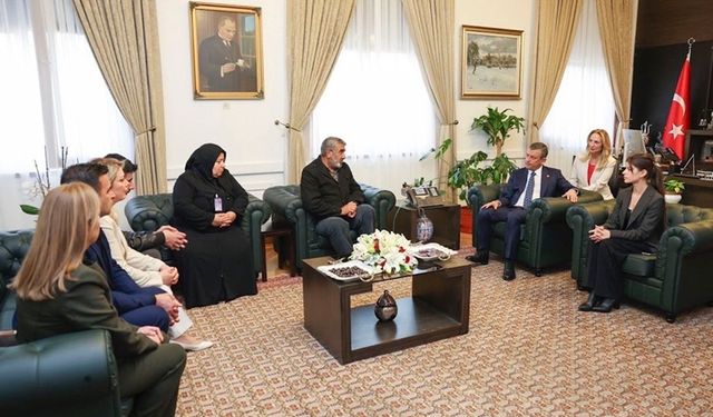 CHP lideri, Rojin Kabaiş ailesi ve Ayşe Tokyaz’ın ikizi ile görüştü
